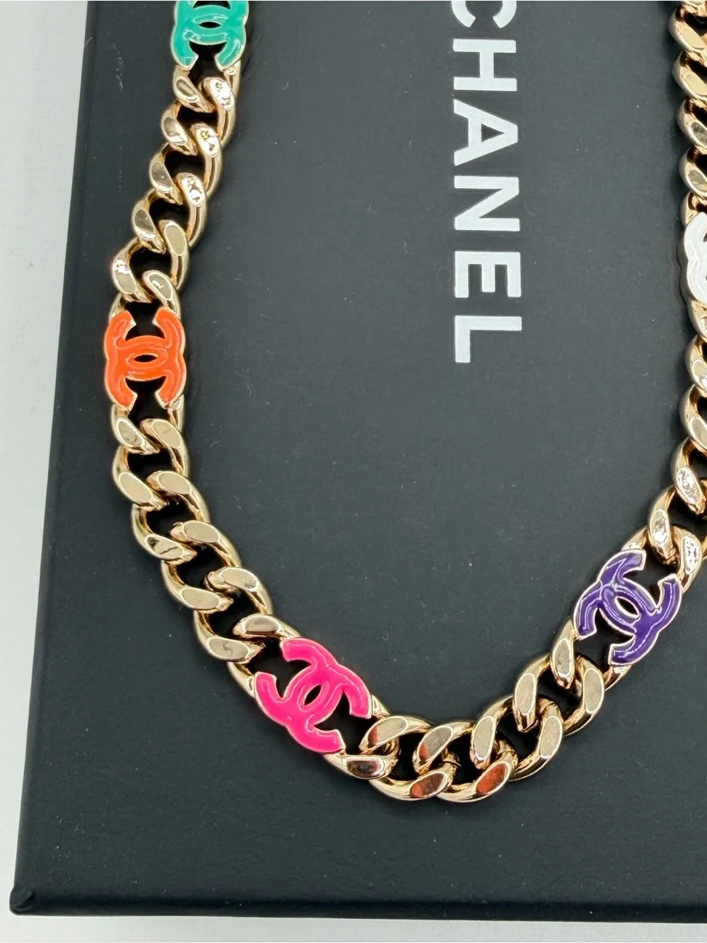 Chanel CC enamel Choker Necklace in box Authentic ❤️